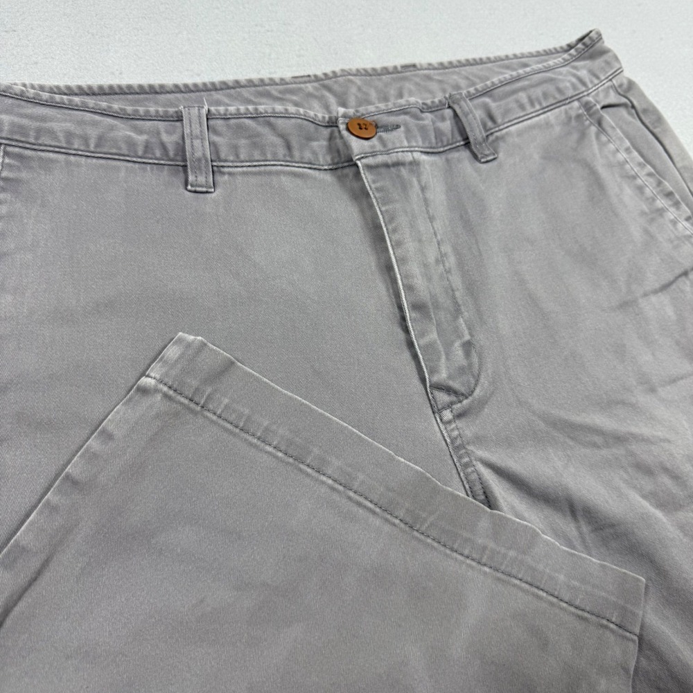 Tommy Bahama Mens Boracay Chino Shorts Gray Stretch Cotton Size 35